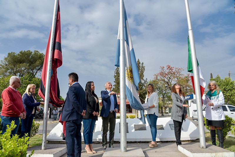 Se realizó el izamiento de la bandera de  México en los mástiles del Concejo Deliberante