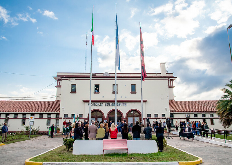 <span style='font-size:16px;font-weight:normal;'>Por conmemorarse el 79º Aniversario de la República</span> <br> <span style='font-size:20px;font-weight:bold;'>Mañana se realizará el izamiento de la bandera de Italia en los mástiles del CD</span>